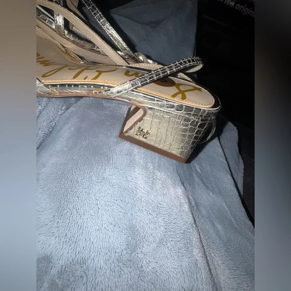 Sam Edelman Metallic Block Heel Sandals

Whitley - Picture 11 of 13